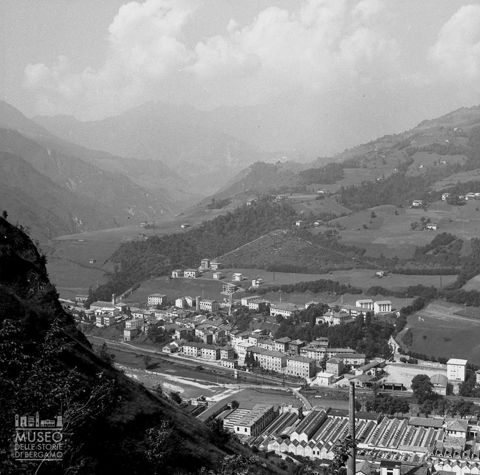 Panorama dall'alto di Ponte Nossa