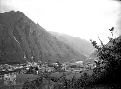 Veduta di Ponte Nossa dall'alto