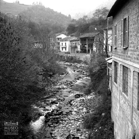 Abitazioni e torrente