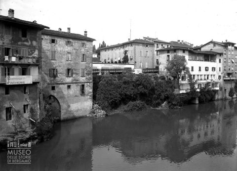 Case lungo il Fiume Brembo