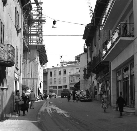 Via centrale, con ristrutturazione in corso