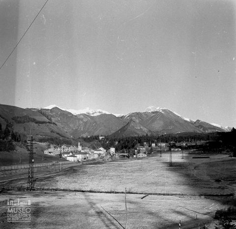 Veduta con campo innevato