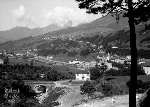 Panorama con strada e tornanti