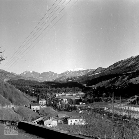 Centro abitato e monti