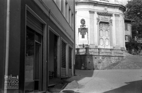 Facciata e scalinata della Chiesa Parrocchiale