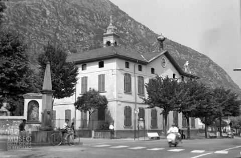 Scorcio di una piazza [1]