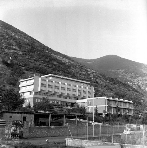 Edificio moderno [2]