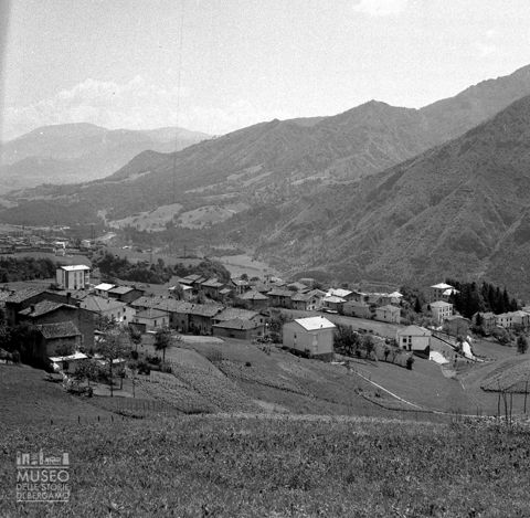 Panorama di una frazione di Parre