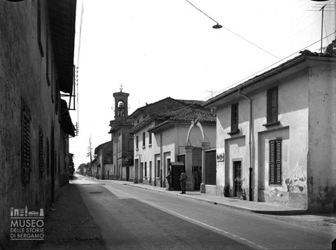Caserma con soldati