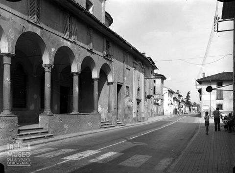 Porticato della chiesa