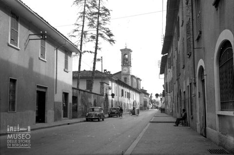 Strada provinciale e chiesa
