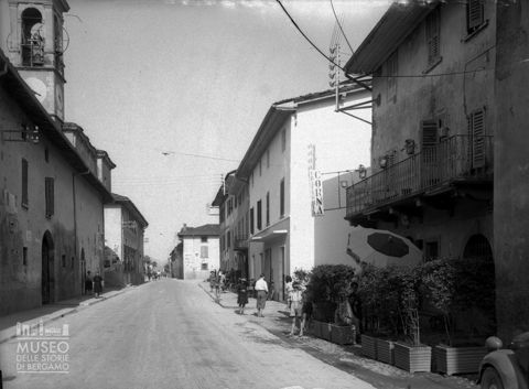Strada provinciale e trattoria