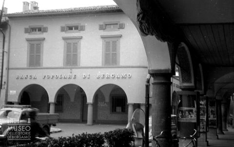 Portici e banca
