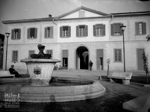 Fontana e palazzo