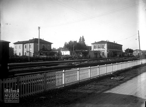 Stazione ferroviaria e binari