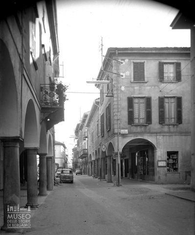 Incrocio con portici