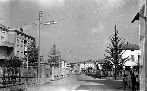 Strada con abitazioni