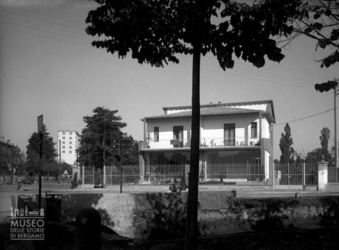 Villetta e alberi