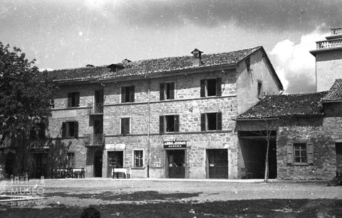 Albergo e piazza [1]