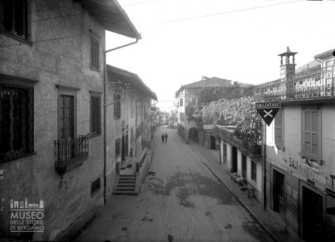 Rovetta, via centrale