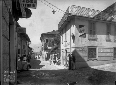 Rovetta, via centrale