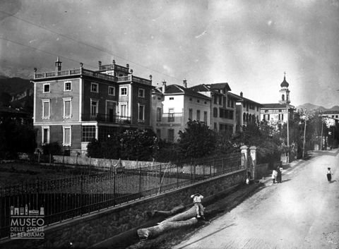 Via centrale con passanti