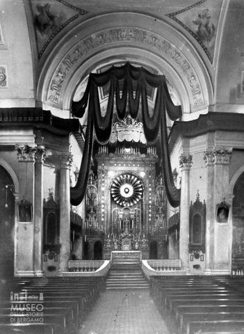 Riproduzione di una fotografia della chiesa