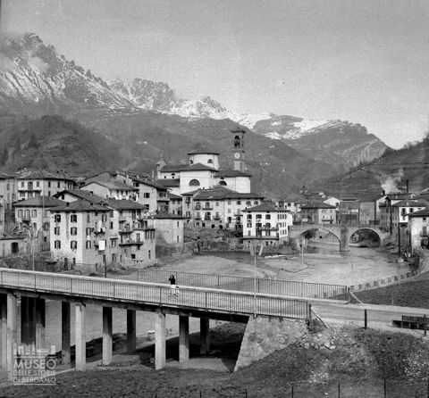 Fiume e chiesa