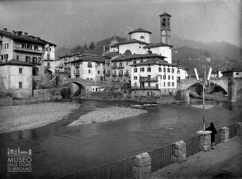 Fiume e chiesa parrocchiale