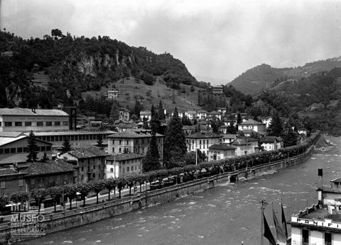 Edifici lungo il fiume Brembo