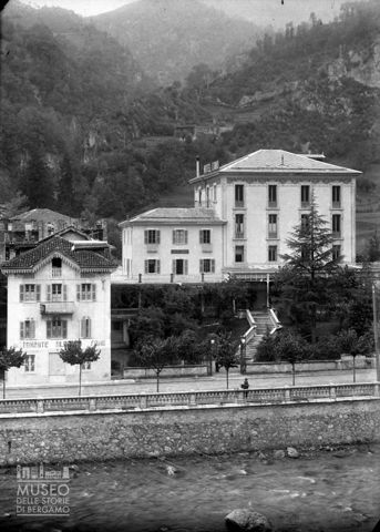 San Pellegrino, veduta dell'Hotel Como con fiume