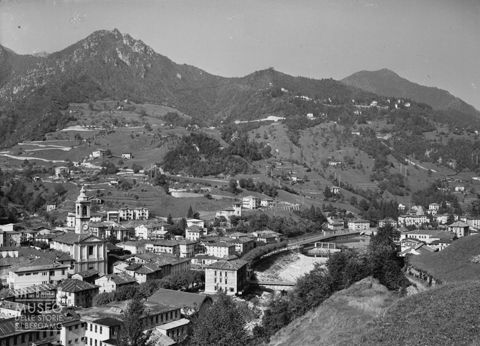 Veduta con parrocchiale