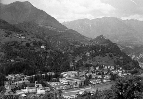 Centro abitato e monti