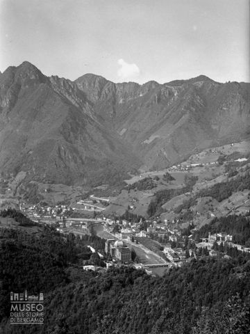 Centro abitato e monti