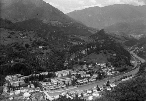 Centro abitato e monti