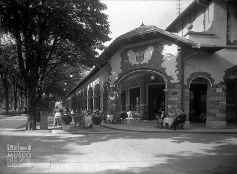Viale con pasticceria