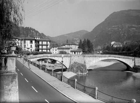 Ponte Vecchio sul fiume Brembo