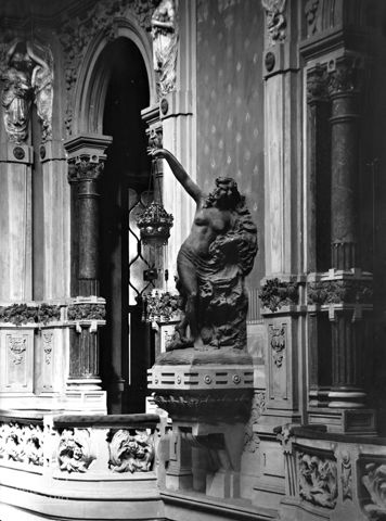 San Pellegrino, statua all'interno del Casinò