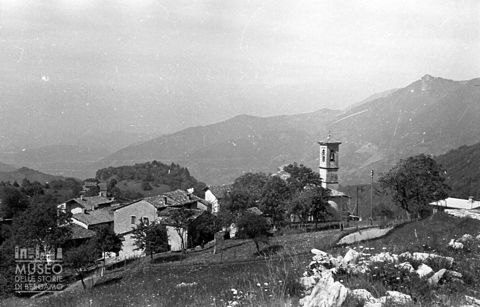 Chiesa e monti