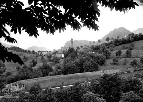 Centro abitato e collina