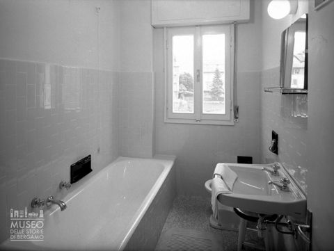 Albergo Falcone, bagno di una stanza