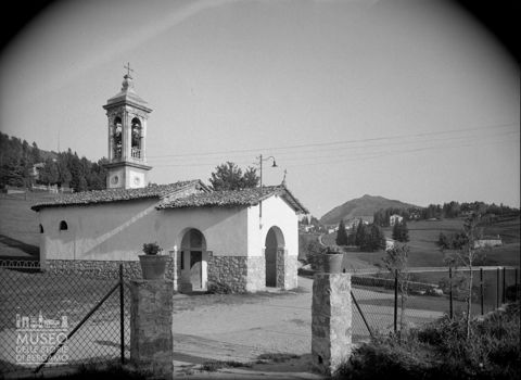 Chiesetta con porticato