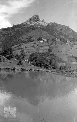 Monte Cornagera e lago