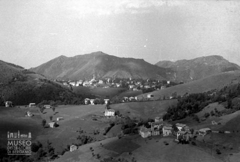 Panorama di Selvino con monti