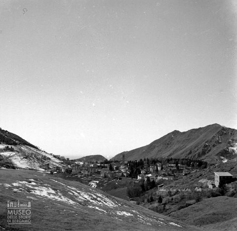 Selvino tra le montagne