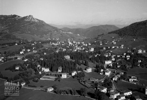 Panorama con montagne
