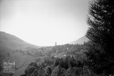 Veduta con boschi