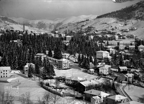 Panorama invernale del centro di Selvino