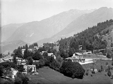 Abitazioni e stazione funivia