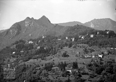 Abitazioni su un monte
